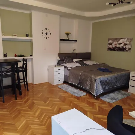 Zagreb, Jarun Studio Apartman Eva Exterior photo