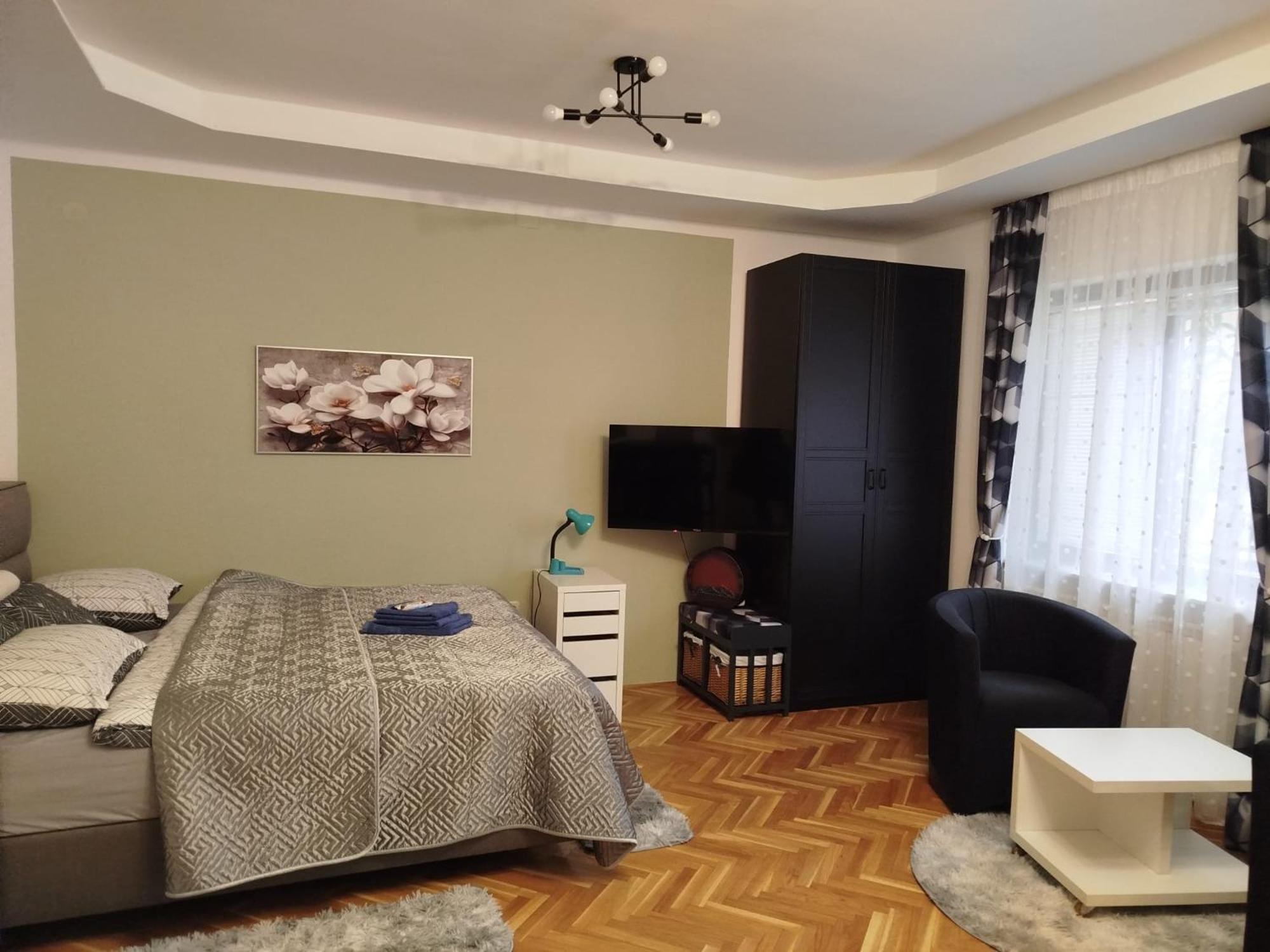 Zagreb, Jarun Eva * Zagrzeb